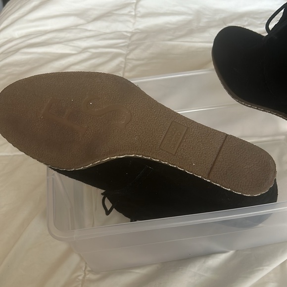 Black suede’s wedge low boots worn once - Picture 3 of 4